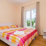 & Tapera בית הארחה 3*