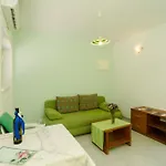 & Tapera בית הארחה 3*