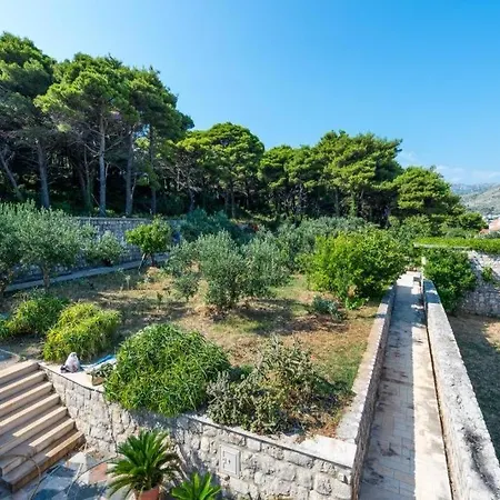 & Tapera Πανσιόν