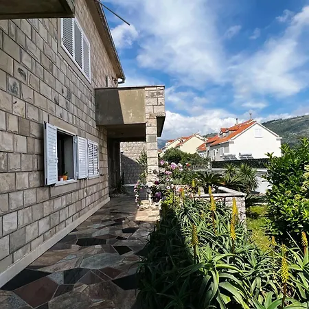& Tapera Gostinjska kuća