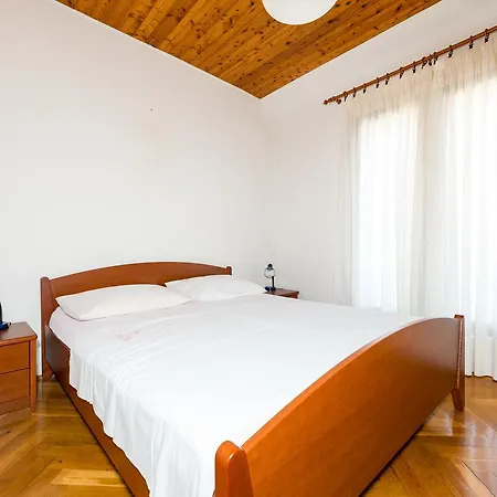 Gostinjska kuća & Tapera 3*